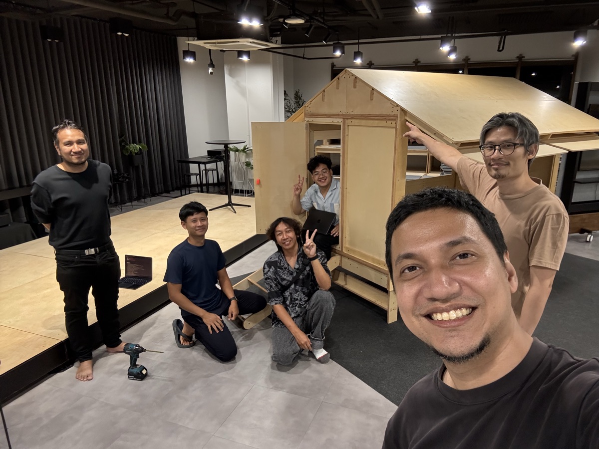 เพื่อนๆ กับกระท่อมที่ Cleverse