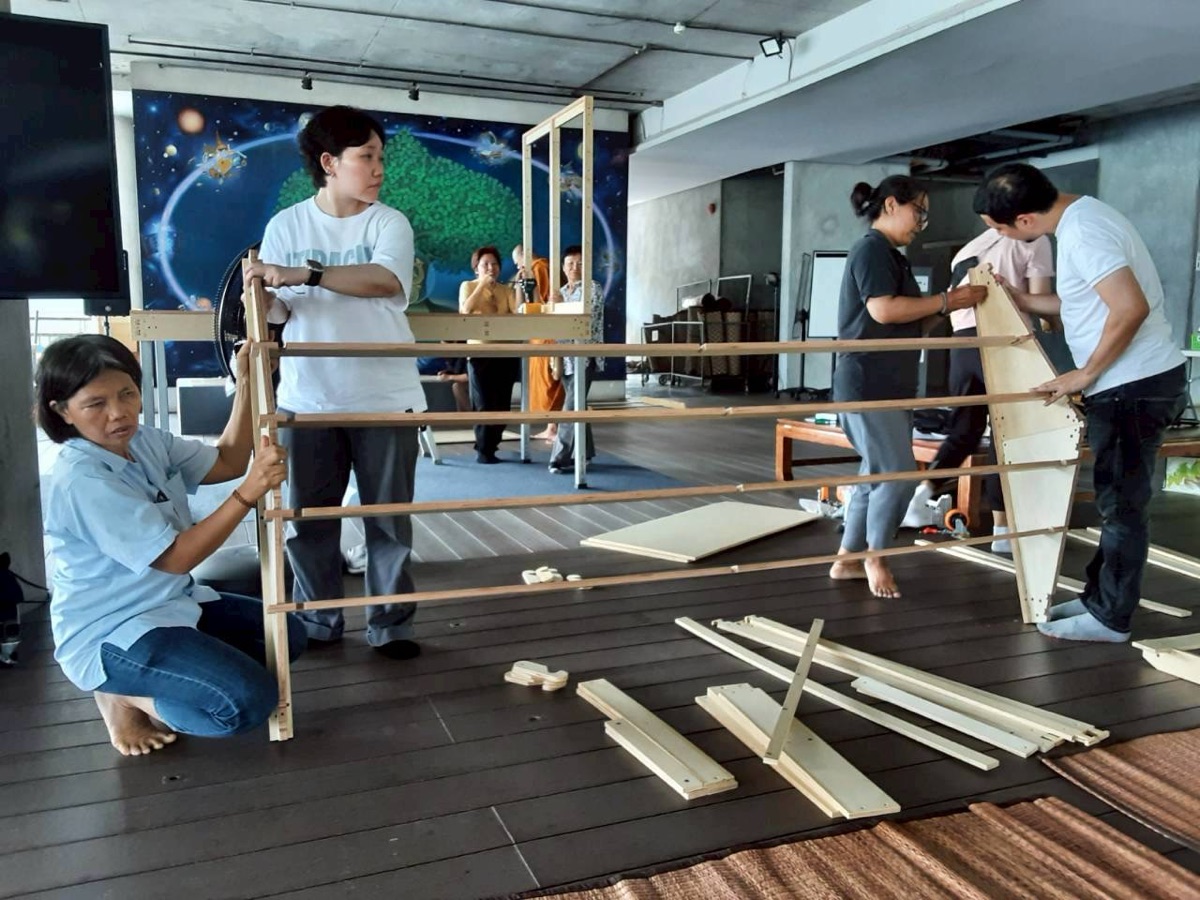 สร้างผนัง