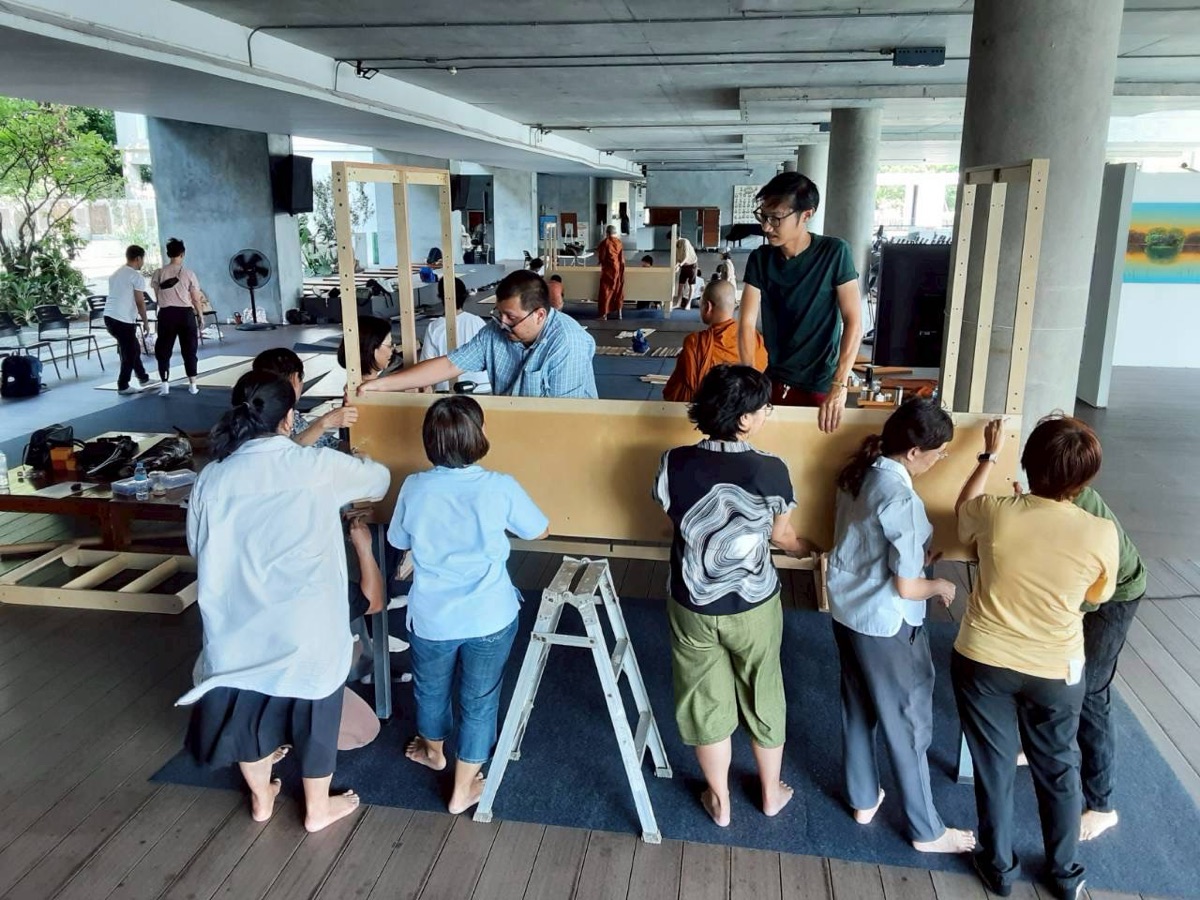 ร่วมกันยกผนัง